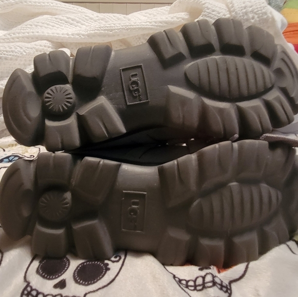 UGG Boots Funky Hiking Style Boot - Picture 6 of 7